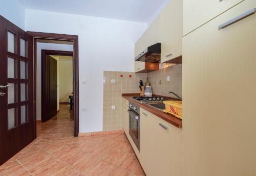 Apartments Komadina 596