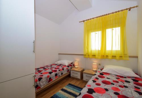 Apartments Komadina 596