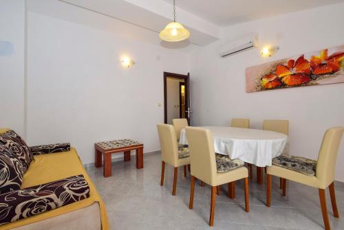 Apartments Komadina 596