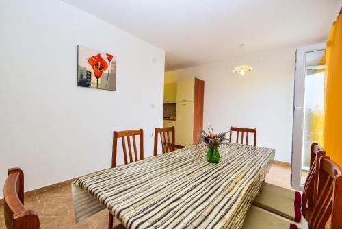 Apartments Komadina 596