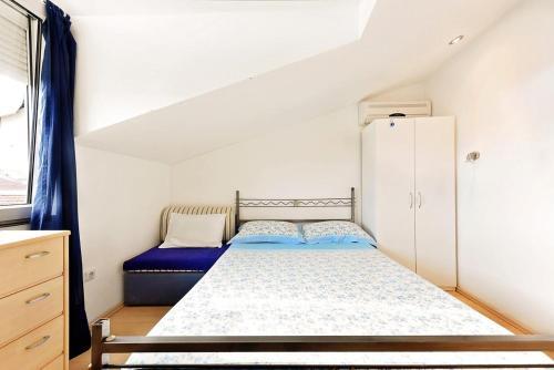 Apartments With A Parking Space Vodice - 12667