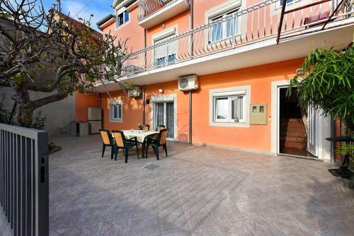 Apartments With A Parking Space Vodice - 12667