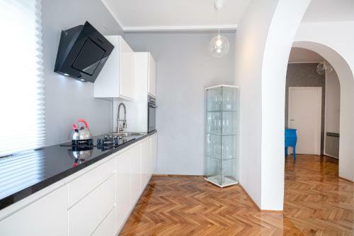 Hostal Apartments And Room Anka