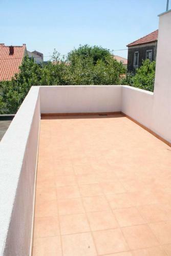 Apartments By The Sea Vodice - 4205