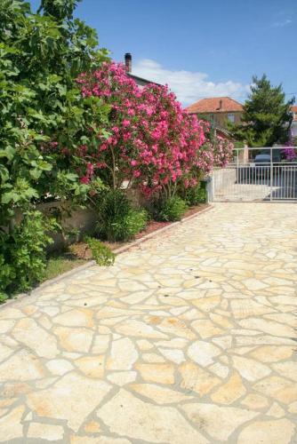 Apartments By The Sea Vodice - 4205