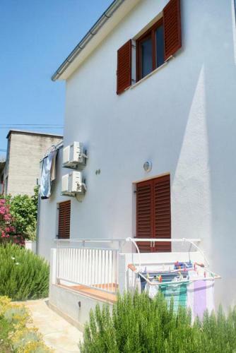 Apartments By The Sea Vodice - 4205