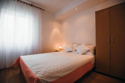 Apartments With A Parking Space Vodice - 15734