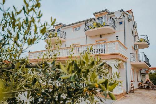 Apartments With A Parking Space Vodice - 15734