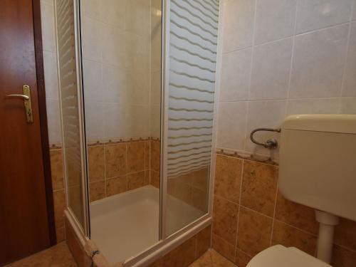 Spacious Apartment In Vodice With Garden