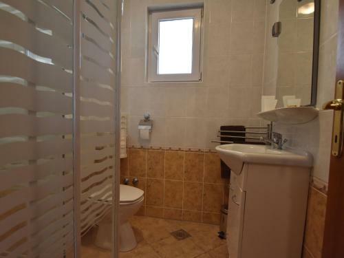 Spacious Apartment In Vodice With Garden