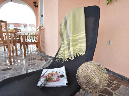 Spacious Apartment In Vodice With Garden