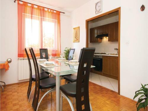 Three-bedroom Apartment In Vodice