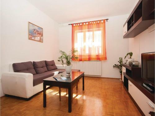 Three-bedroom Apartment In Vodice
