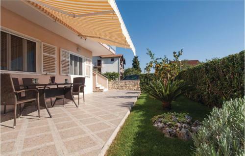 Three-bedroom Apartment In Vodice