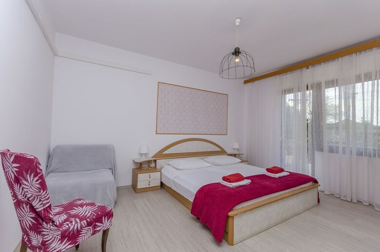 Hostal Apartments And Rooms Ante