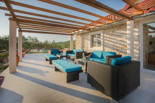 Villa Red Hacienda With Pool