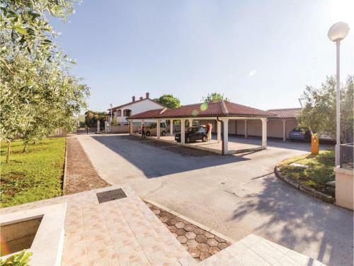 Two-bedroom Apartment In Vodnjan