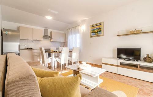 Two-bedroom Apartment In Vodnjan