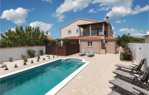 Four-bedroom Apartment In Vodnjan