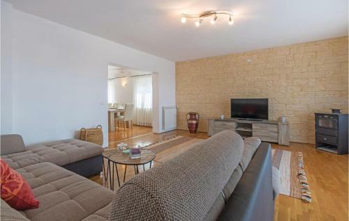 Four-bedroom Apartment In Vodnjan