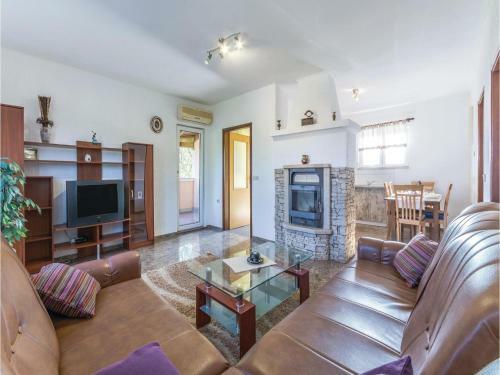 Two-bedroom Apartment In Vodnjan