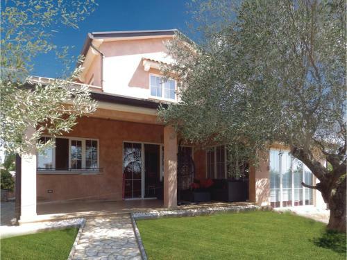 Five-bedroom Holiday Home In Vodnjan