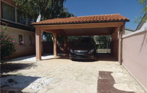 Five-bedroom Holiday Home In Vodnjan