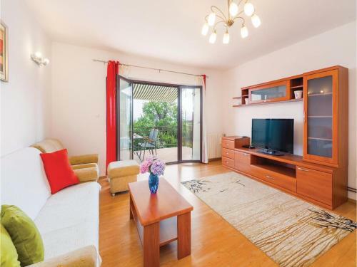 Three-bedroom Apartment In Pobri