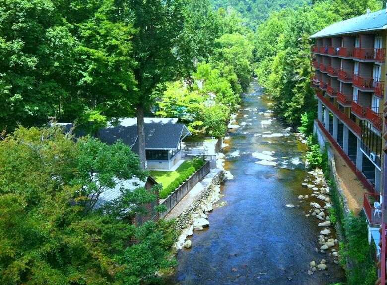 Hotel Comfort Inn On The River