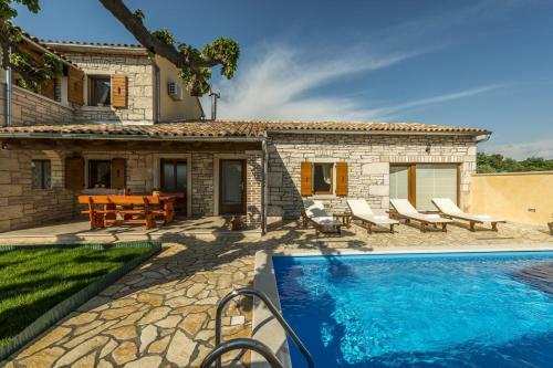 Villa Natale With Private Pool And Garden