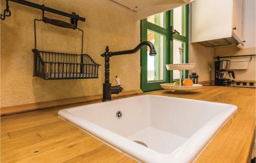 Two-bedroom Holiday Home In Vrana