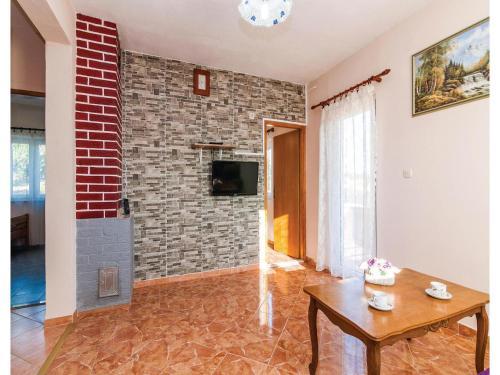 Two-bedroom Holiday Home In Vrana