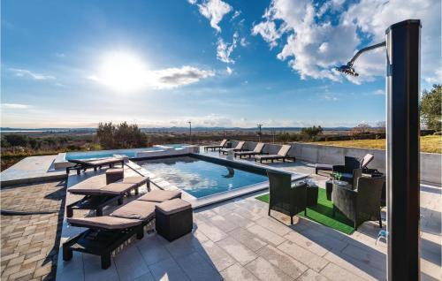 Six-bedroom Holiday Home In Vrana