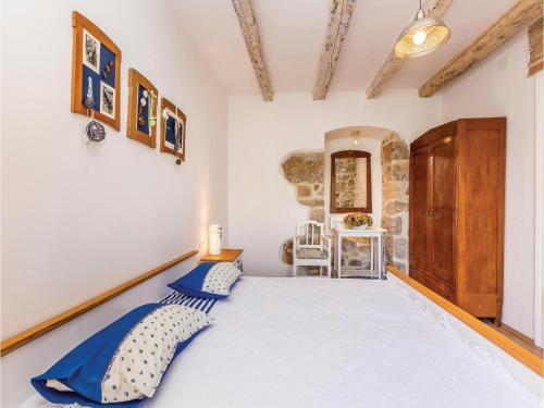 Two-bedroom Apartment In Vrbnik