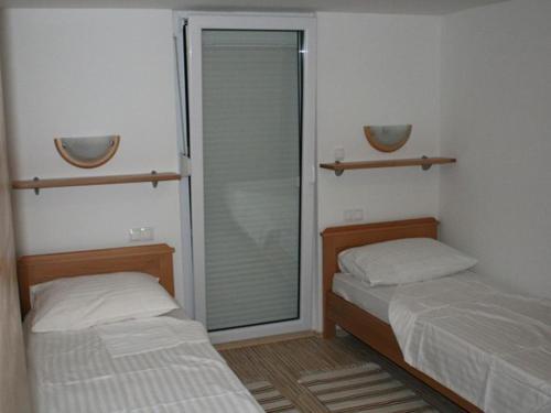Apartments By The Sea Vrboska (hvar) - 13930