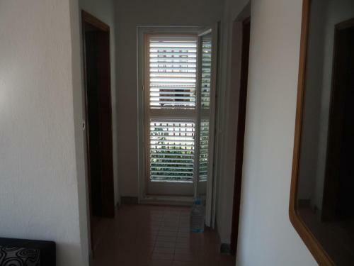 Apartments With A Parking Space Vrboska (hvar) - 11178