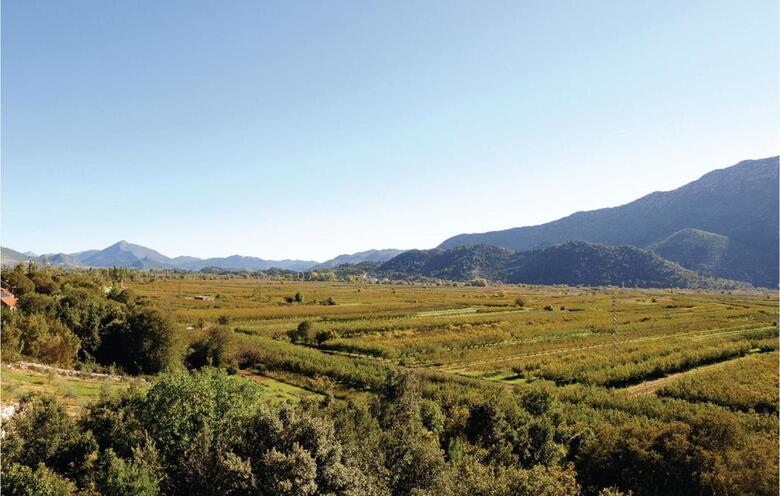 Four-bedroom Holiday Home In Vrgorac