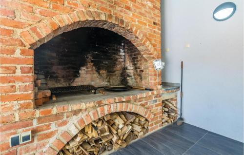Two-bedroom Apartment In Vrh