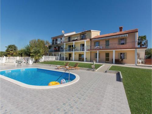 Two-bedroom Apartment In Vrsar