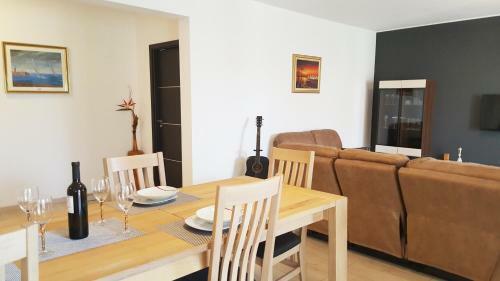 De Lux Apartments
