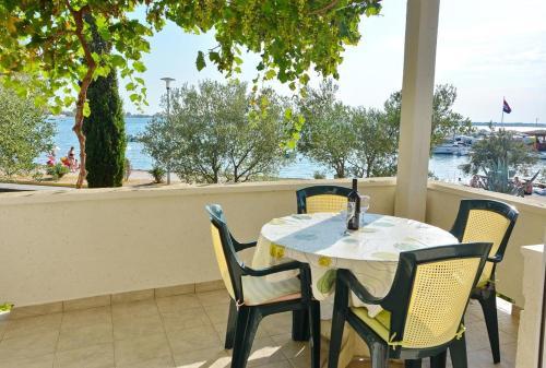 Apartments By The Sea Vrsi - Mulo (zadar) - 12519