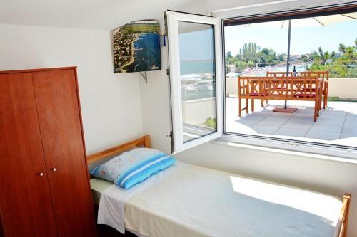 Apartments By The Sea Vrsi - Mulo (zadar) - 12519