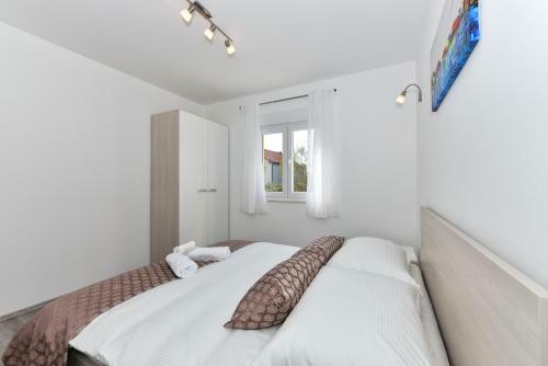 Apartments Ana Vrsi