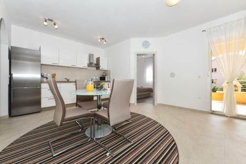 Apartments Ana Vrsi