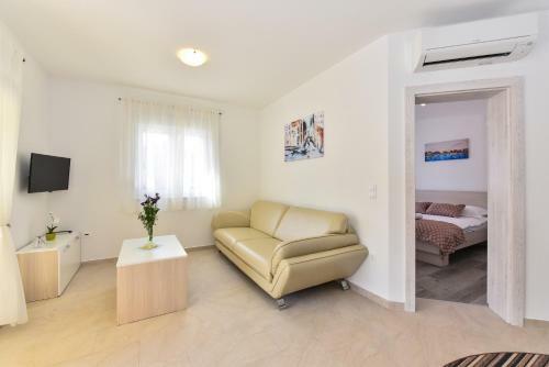 Apartments Ana Vrsi