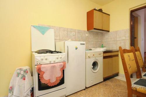 Hostal Apartments And Rooms With Parking Space Vrsi - Mulo (zadar) - 5765