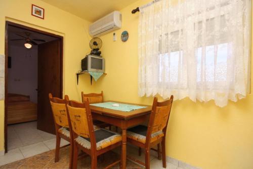 Hostal Apartments And Rooms With Parking Space Vrsi - Mulo (zadar) - 5765