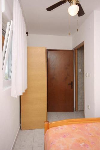 Hostal Apartments And Rooms With Parking Space Vrsi - Mulo (zadar) - 5765