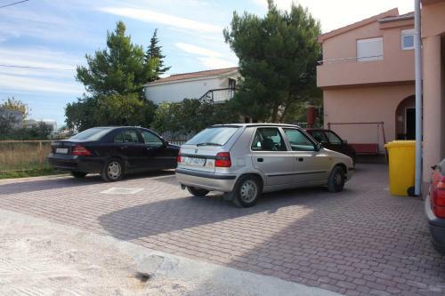 Hostal Apartments And Rooms With Parking Space Vrsi - Mulo (zadar) - 5765