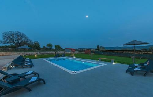 Hostal Sea View Apartments With Private Pool